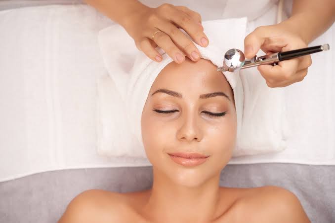 Trattamento di ossigenoterapia sul viso